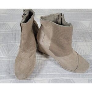 TOMS Desert Wedge Suede Ankle Booties Womens 7 Taupe Faux Croc Wedge Boots